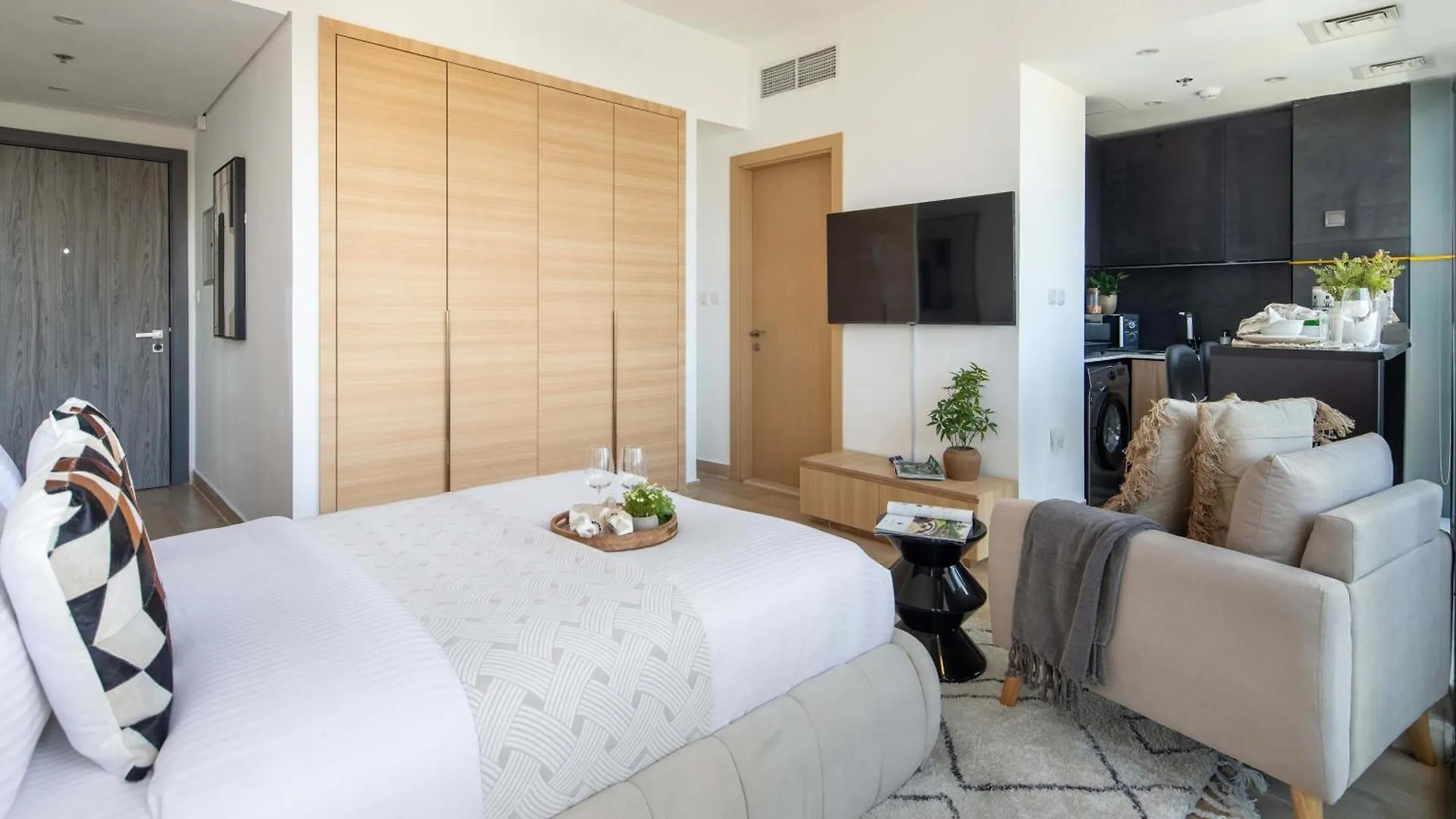 Apartment Frank Porter - Regina Tower Dubai United Arab Emirates