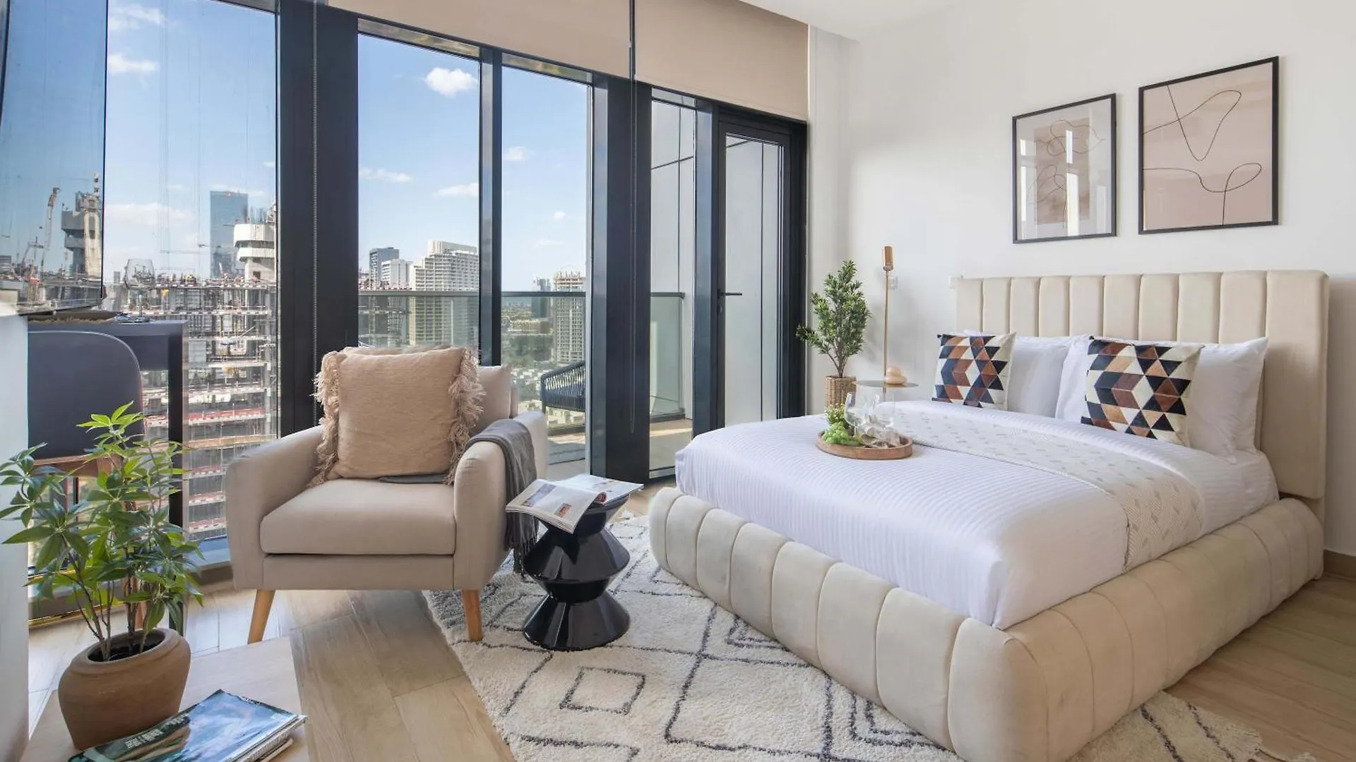 Frank Porter - Regina Tower Dubai