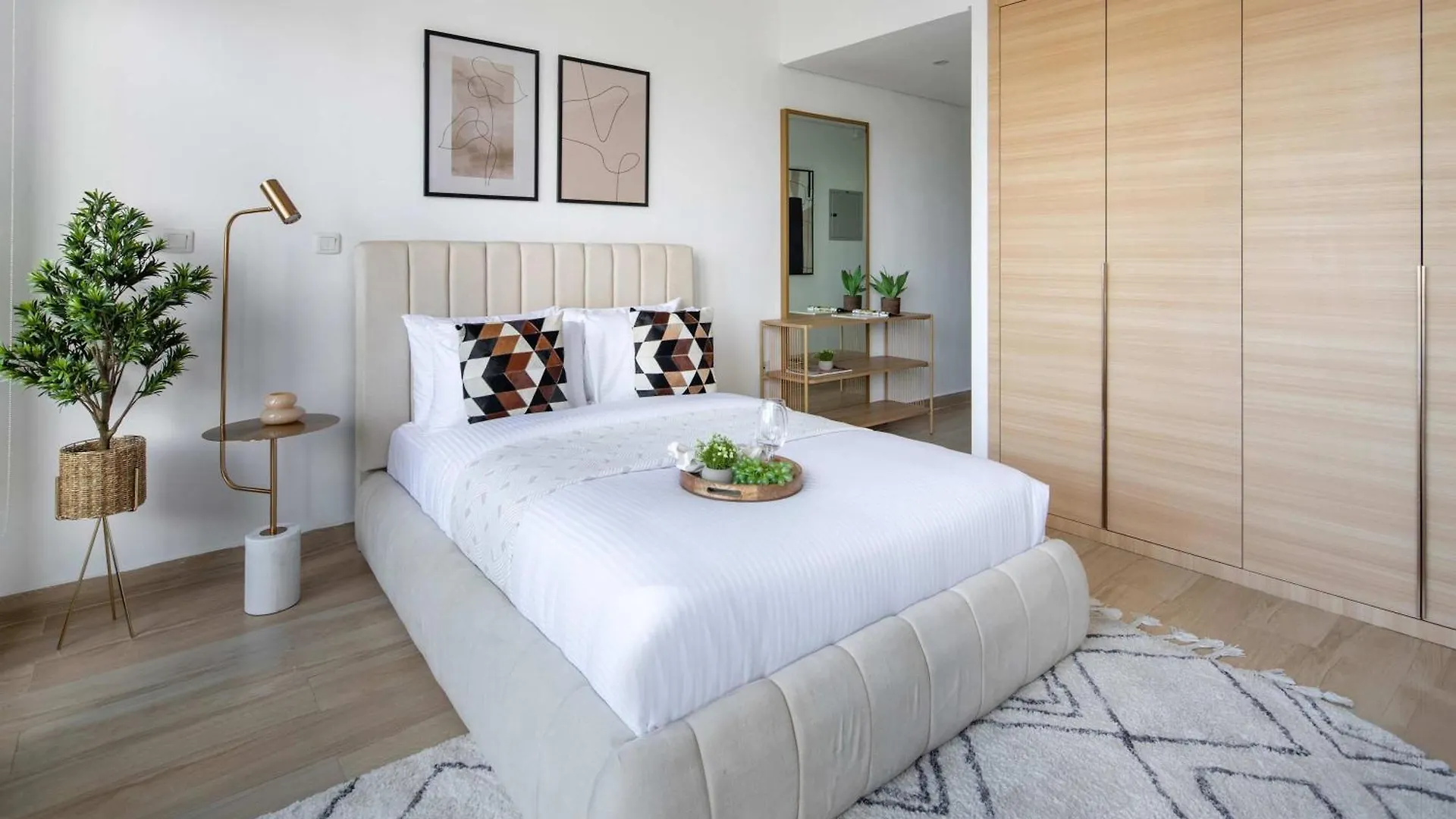 Apartment Frank Porter - Regina Tower Dubai