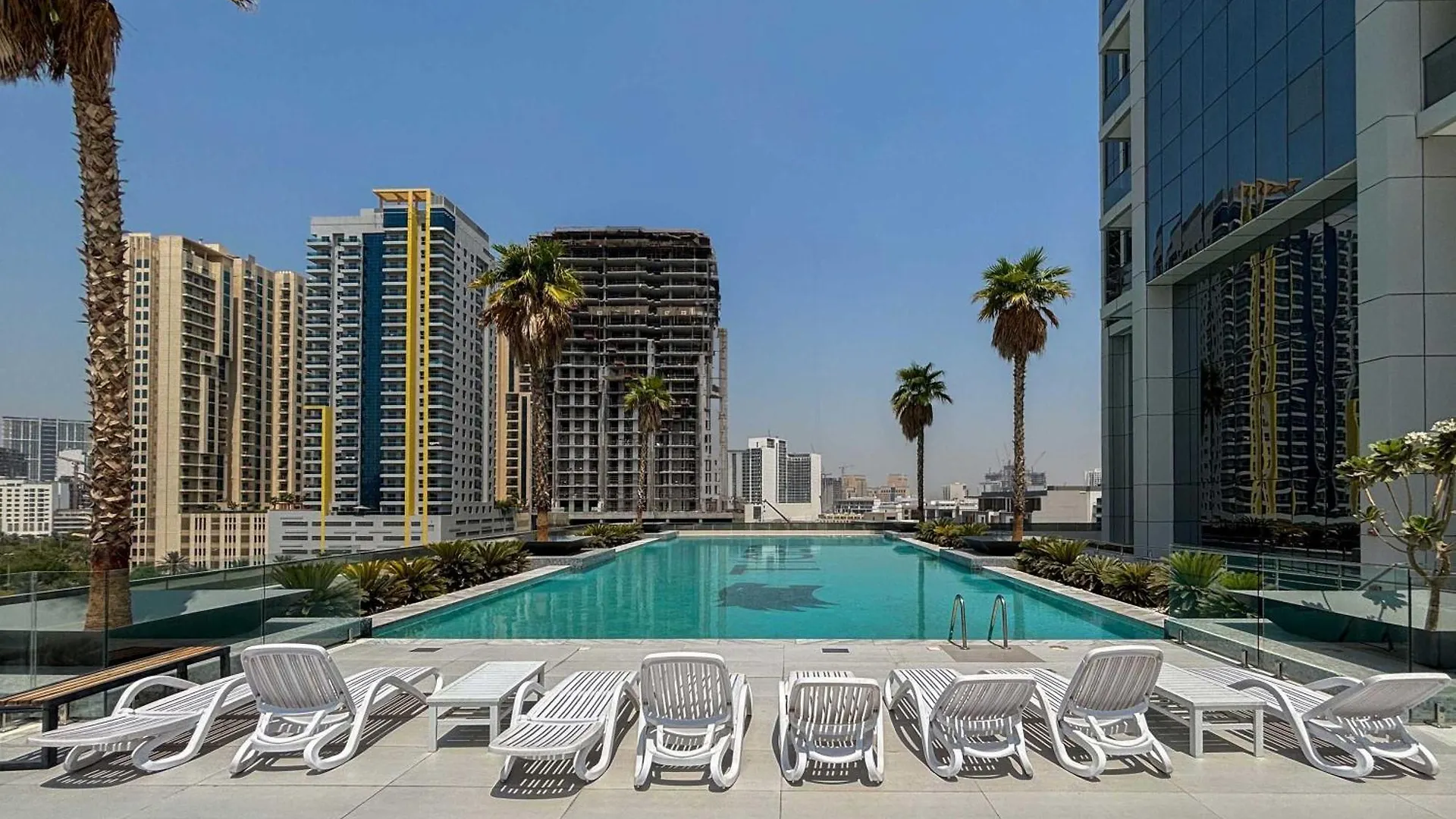 Frank Porter - Regina Tower Dubai Apartment
