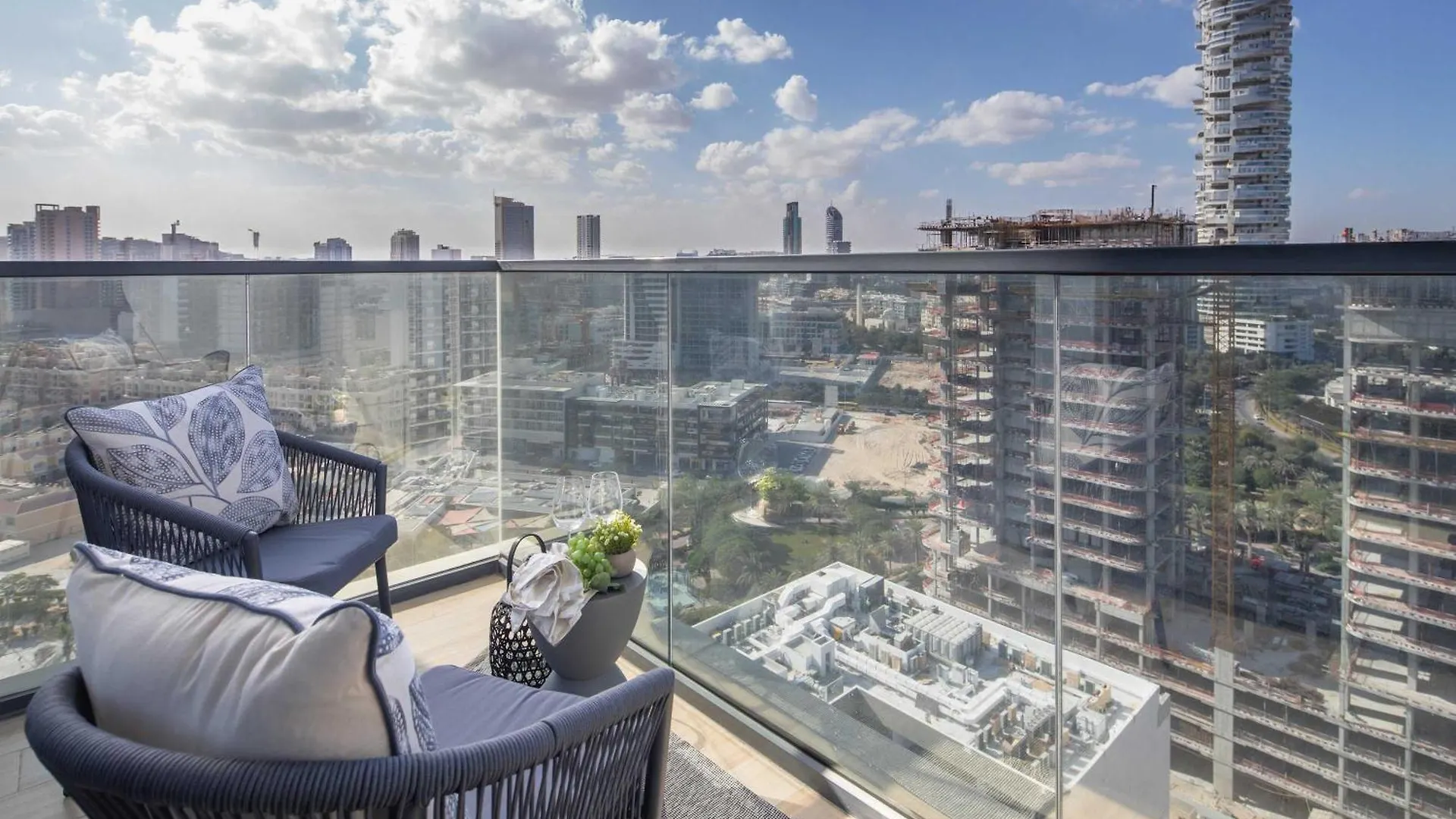 Apartment Frank Porter - Regina Tower Dubai